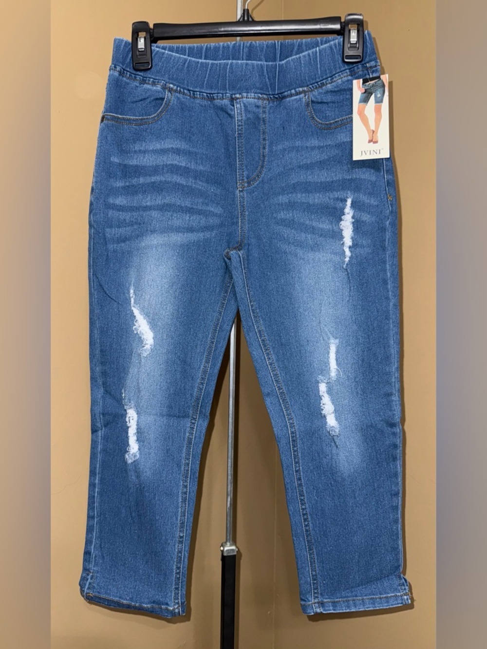 NWT JVINI Light Blue Cropped Distressed Jean Jegging Capri. Size Medium.